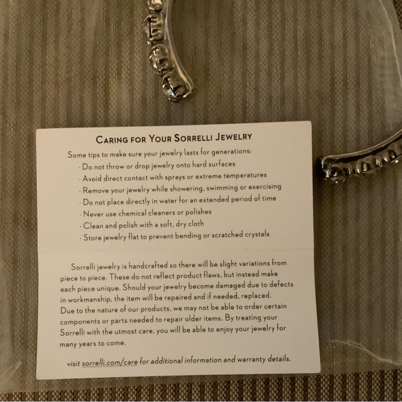 Sorrelli cuff bracelet - Picture 6 of 6